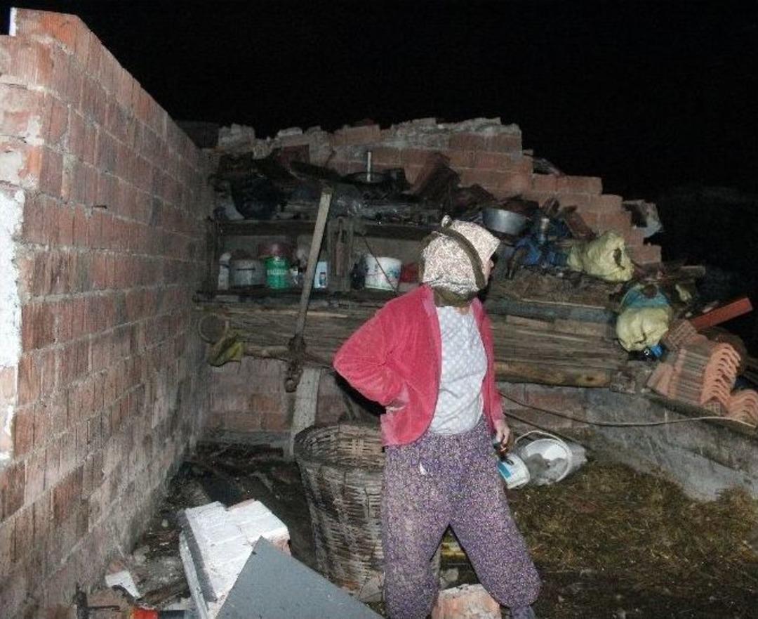 Hortum Ahırı Yerle Bir Etti