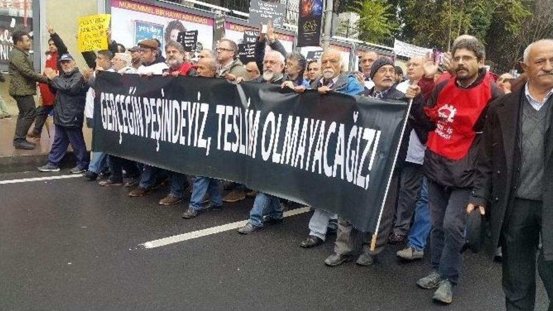 Cumhuriyet Gazetesi &Ouml;n&uuml;nde Tutuklu Gazeteciler İ&ccedil;in Protesto