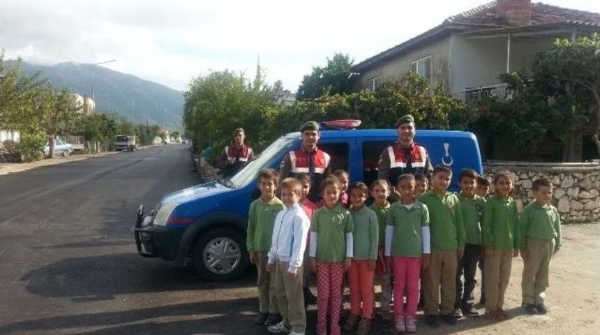 Demre Jandarmadan &Ouml;ğrencilere Trafik Eğitimi