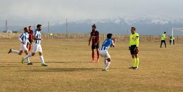 Yüksekova Belediyespor Beraberliğe Razı Oldu