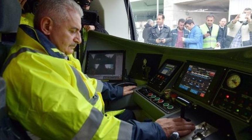 Binali Yıldırım, Vatman Koltuğuna Ge&ccedil;ip Marmaray&rsquo;ı Kullandı