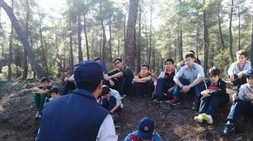 Akdeniz Dg Spor Kul&uuml;b&uuml; İzcilik Doğa Y&uuml;r&uuml;y&uuml;şlerini S&uuml;rd&uuml;r&uuml;yor