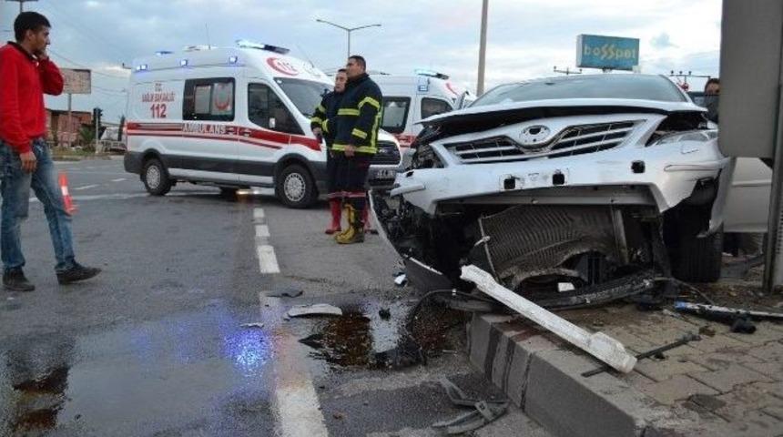 Turgutlu&rsquo;da Trafik Kazası: 6 Yaralı