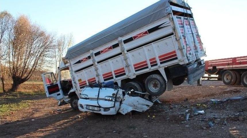 Konya&rsquo;da Trafik Kazası: 1 &Ouml;l&uuml;, 3 Yaralı