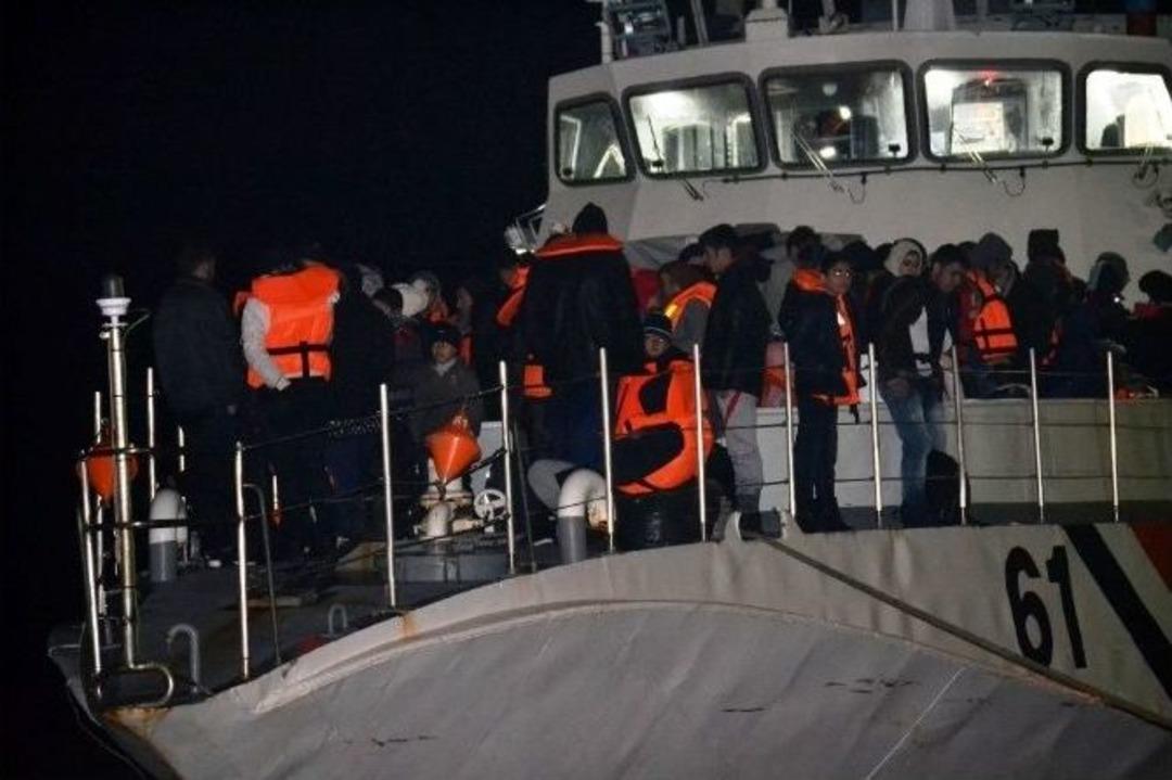 222 Ka&ccedil;ak G&ouml;&ccedil;men Boğulmaktan Son Anda Kurtarıldı