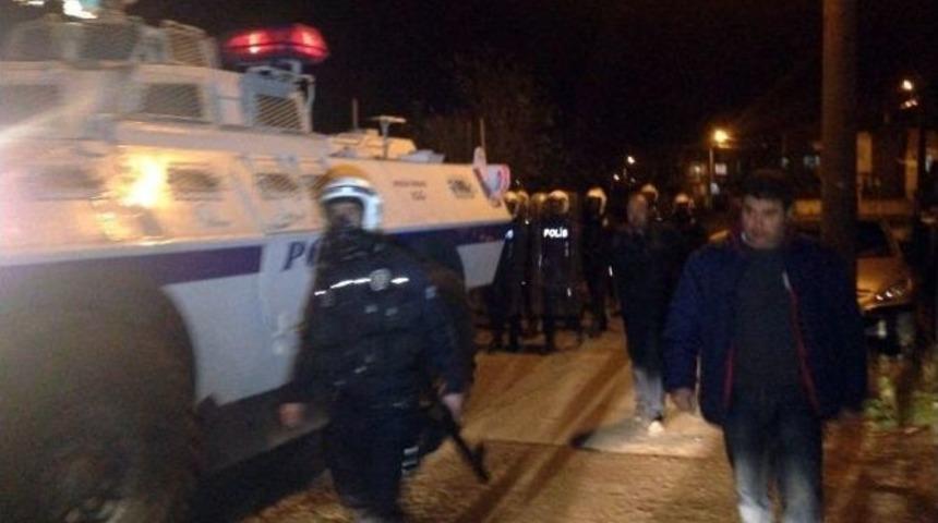 Yolu Ateşe Veren Gruba Polis M&uuml;dahalesi