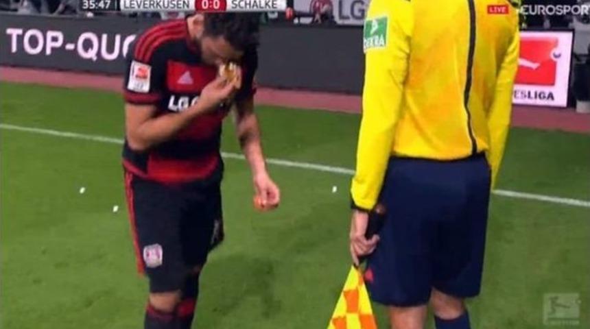 Hakan&rsquo;dan Almanlara Ekmek Dersi