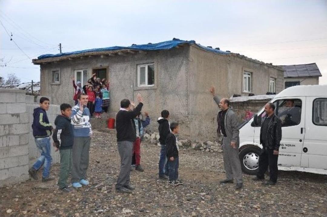 (&ouml;zel Haber) G&ouml;n&uuml;ll&uuml; &Ouml;ğretmenler 24 Kız &Ouml;ğrenciyi Eğitime Kazandırdı