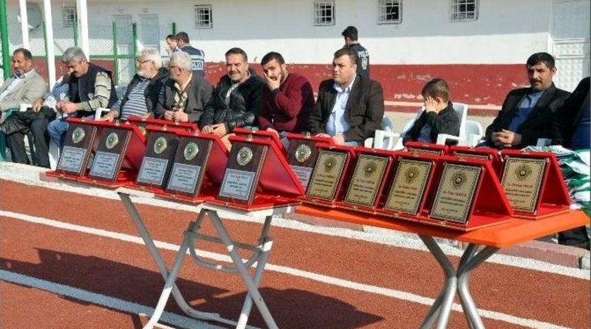 Ak&ccedil;akale&rsquo;de Sporun Yaşlı &Ccedil;ınarlarına Plaket Verildi