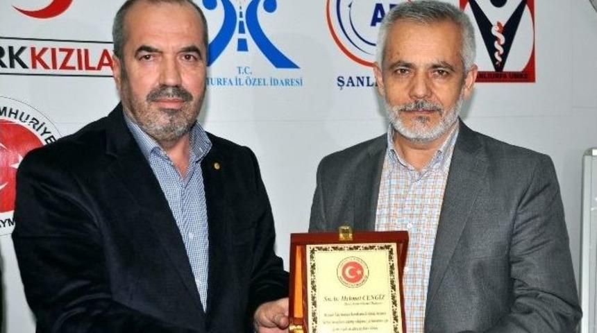 Deniz Feneri Derneği Genel Başkanı Mehmet Cengiz&rsquo;e &Ccedil;adır Kentte Plaket Verildi