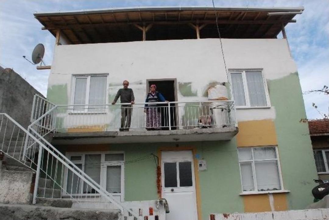 Evleri Yanan Aileye Yardım Eli Uzandı