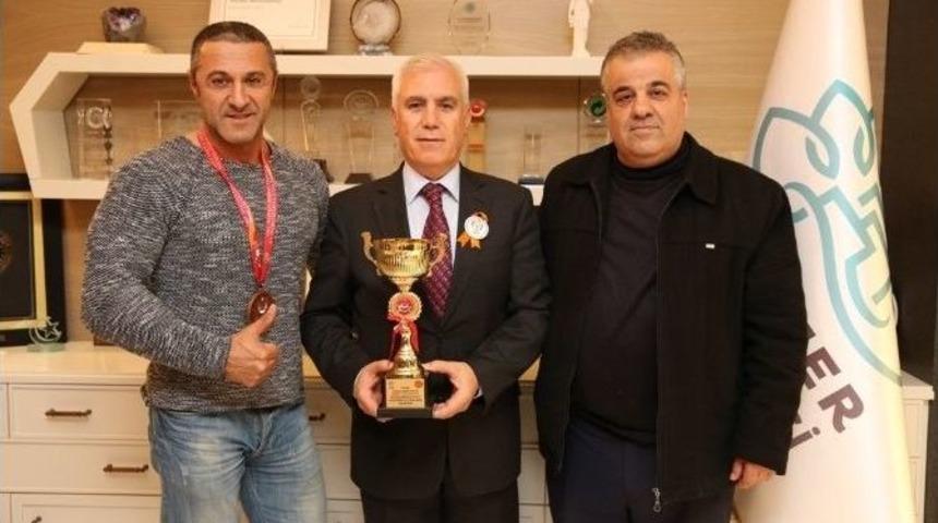 Bursalı V&uuml;cut Geliştirme Sporcusu Şefkatlioğlu D&uuml;nya Şampiyonasına Hazırlanıyor