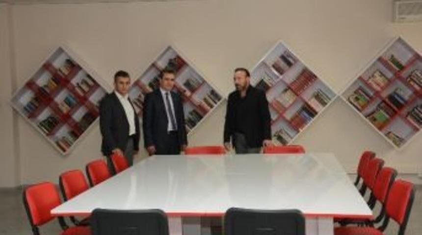 İzmit Belediyesi&rsquo;nden Bir K&uuml;t&uuml;phane De Cahit Elginkan&rsquo;a