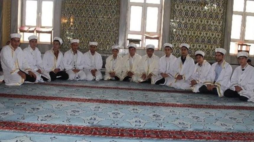 Elazığ&rsquo;da 10 Erkek Hafızlık Belgesini Aldı