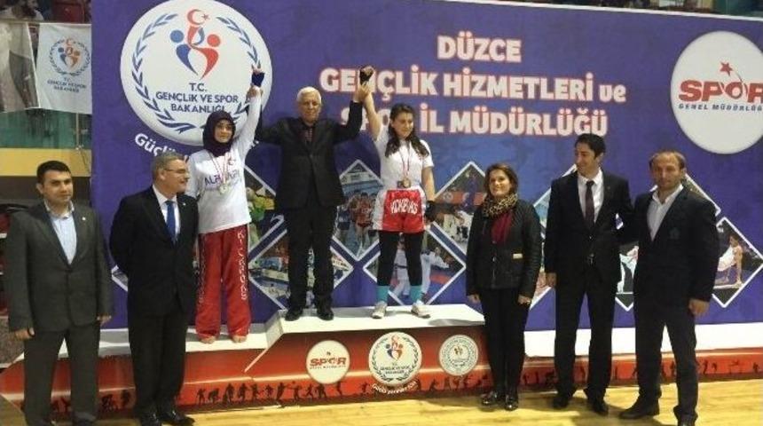 Kick Boks T&uuml;rkiye Şampiyonası D&uuml;zce&rsquo;de Yapıldı