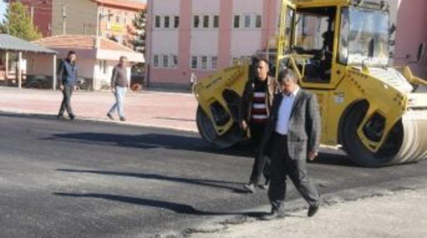 Cumhuriyet Anadolu Lisesi Bah&ccedil;esi Asfaltlandı