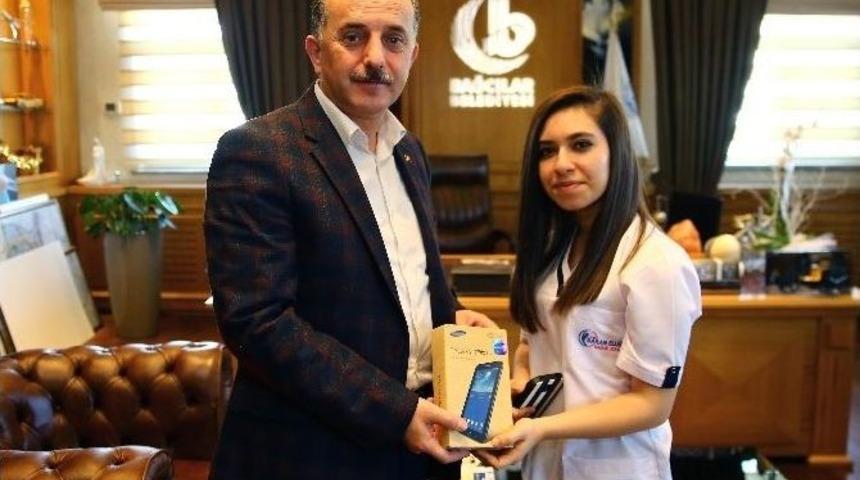 3b&rsquo;ye Bağlanan 100 Bininci &Uuml;yeye S&uuml;rpriz