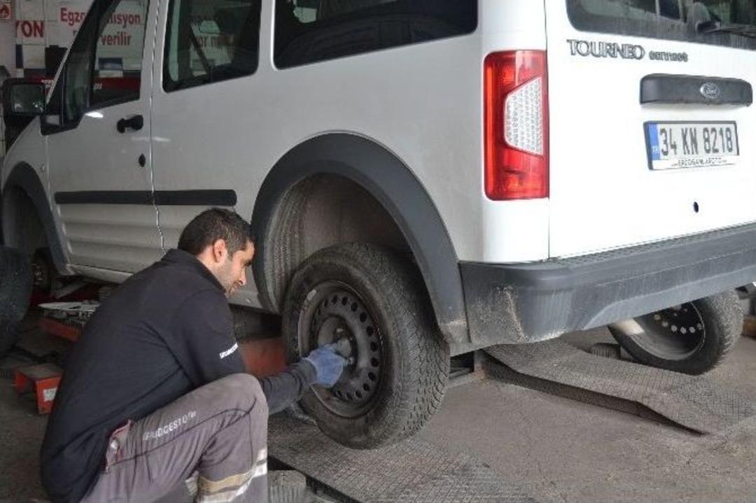 Kış Lastiği Taktırmak İ&ccedil;in Kuyruğa Girdiler
