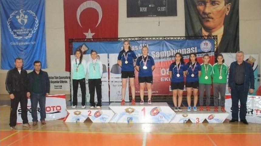 15 Yaş Altı T&uuml;rkiye Badminton Şampiyonası Karaman&rsquo;da Sona Erdi