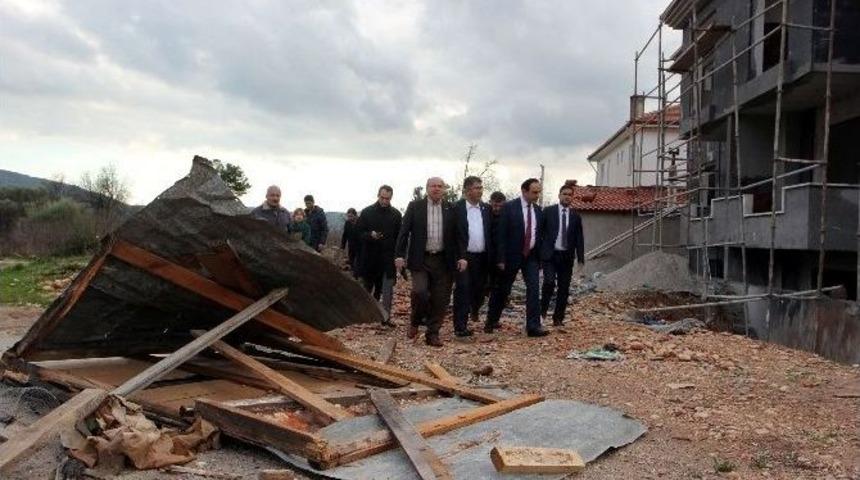 Ak Parti&rsquo;li &Ouml;zt&uuml;rk, Hortumda Zarar G&ouml;ren Vatandaşları Ziyaret Etti