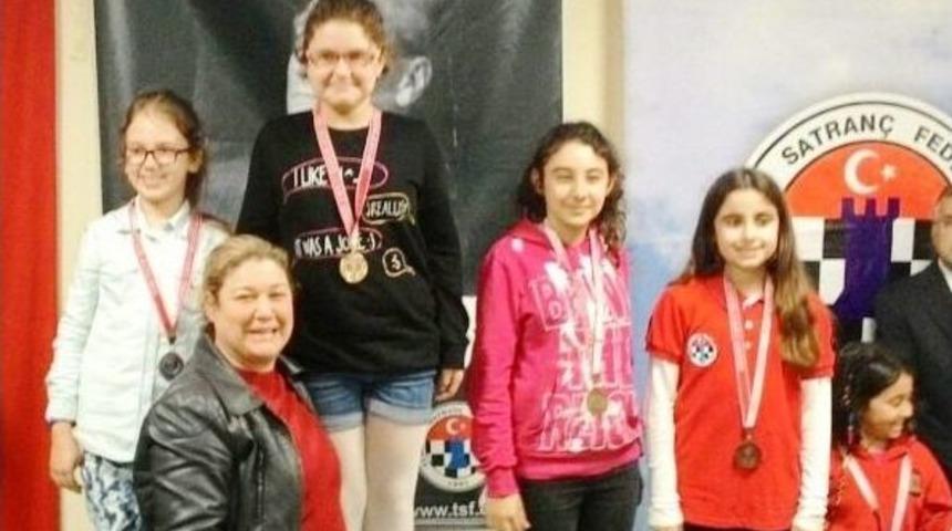 Yunusemre Satran&ccedil;taki Başarısını S&uuml;rd&uuml;r&uuml;yor