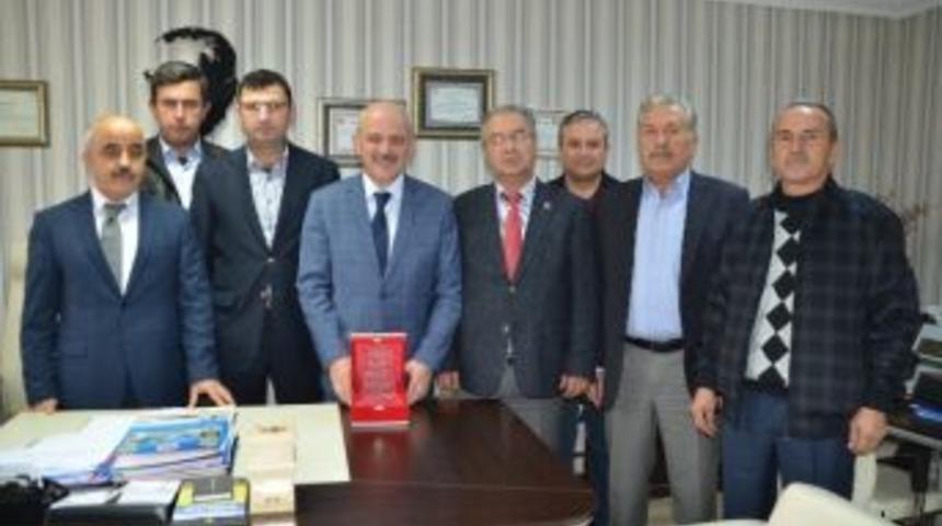 Safranbolu Muhtarlar Derneği’den Uzun’a Plaket