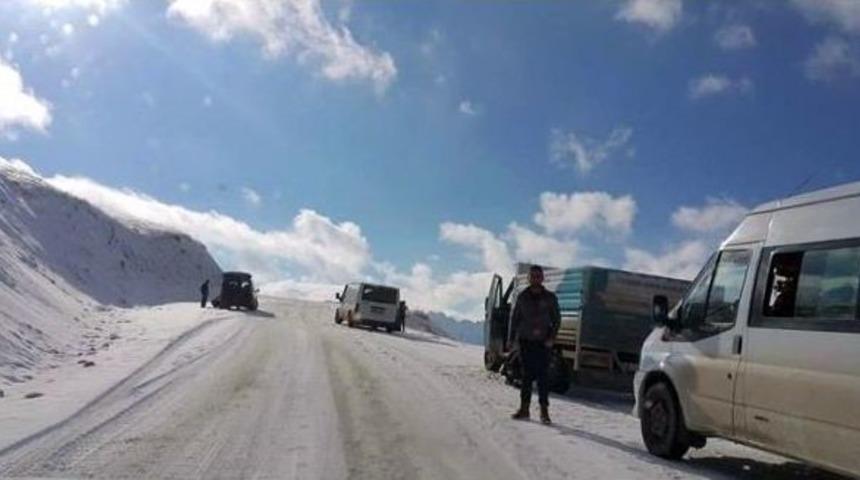 2200 Rakımlı Şivek&uuml;r Tepesi Ge&ccedil;it Vermiyor