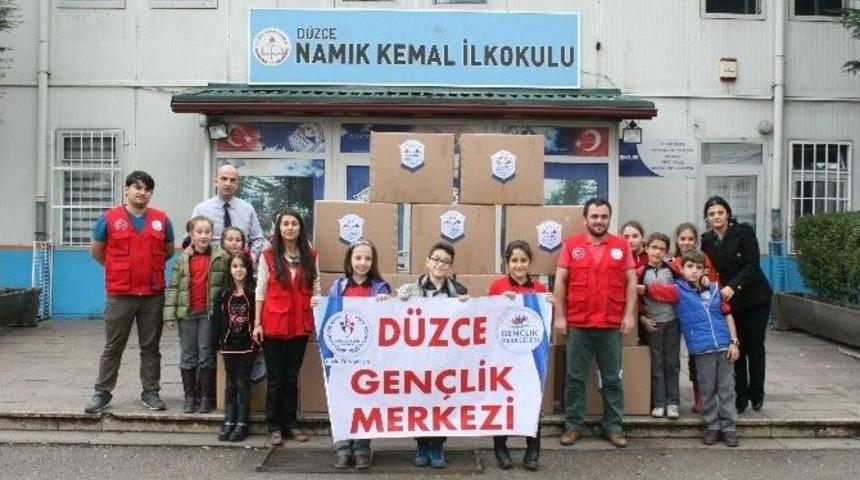 Minik Y&uuml;rekler Binlerce Oyuncak Topladı