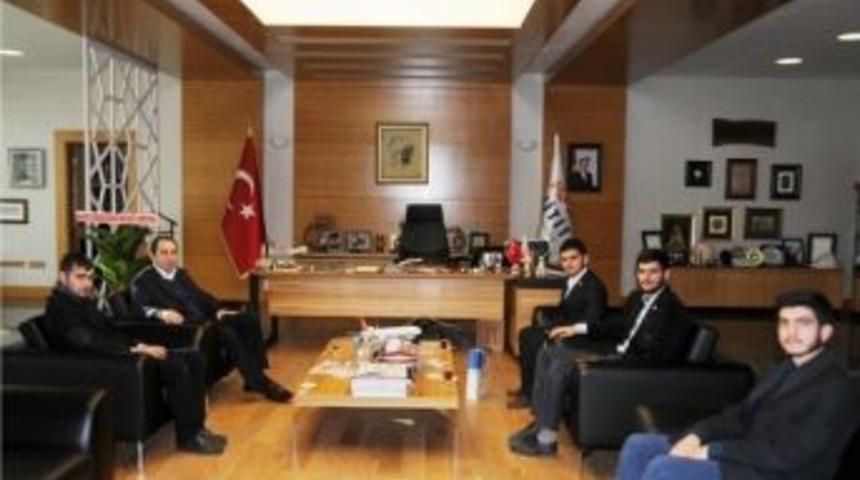 Gen&ccedil;lerden Rekt&ouml;r Alkan&rsquo;a Teşekk&uuml;r