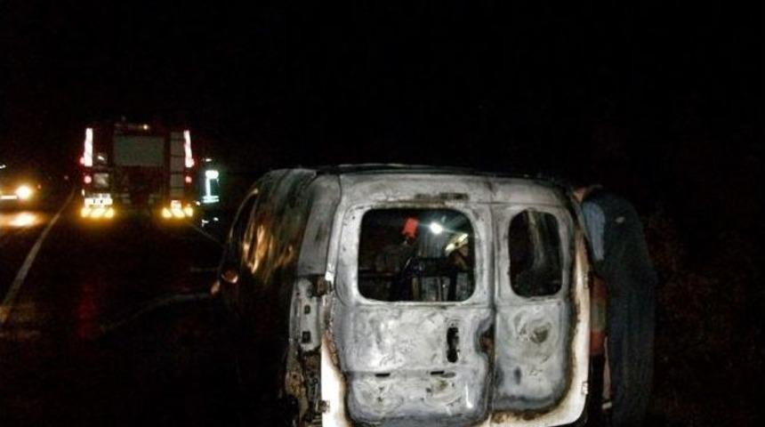 Yanan Ara&ccedil;tan Canını Zor Kurtardı