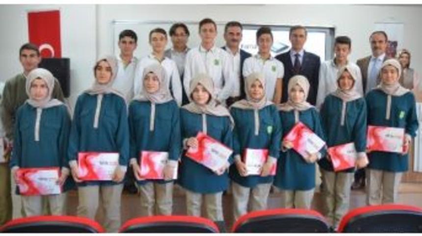 Gemlikli &Ouml;ğrencilere Tablet Dağıtıldı