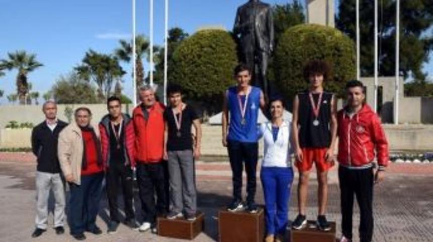 Aliağa&rsquo;da &Ouml;ğretmenler G&uuml;n&uuml; Koşusu