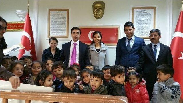 Minik &Ouml;ğrencilerden Kaymakam Kırlı&rsquo;ya Ziyaret 2