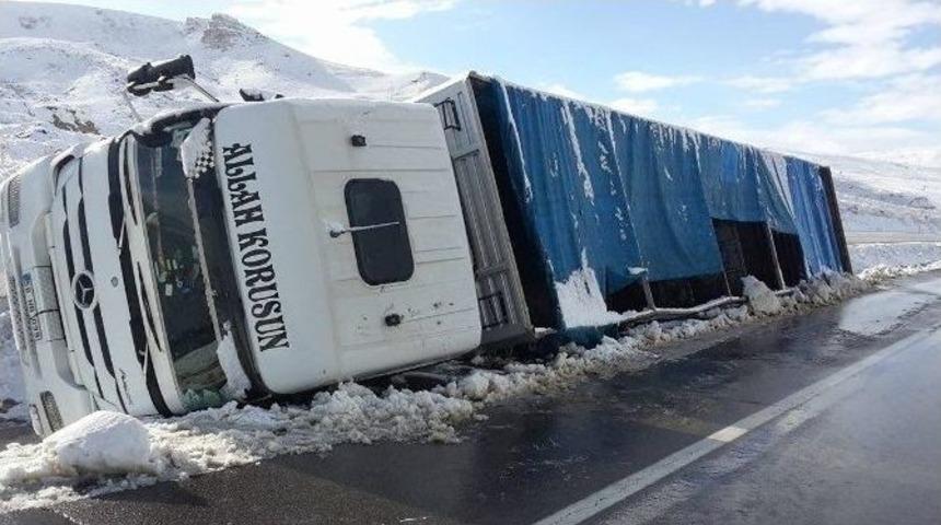 Kar Yağışı Kazalara Neden Oldu