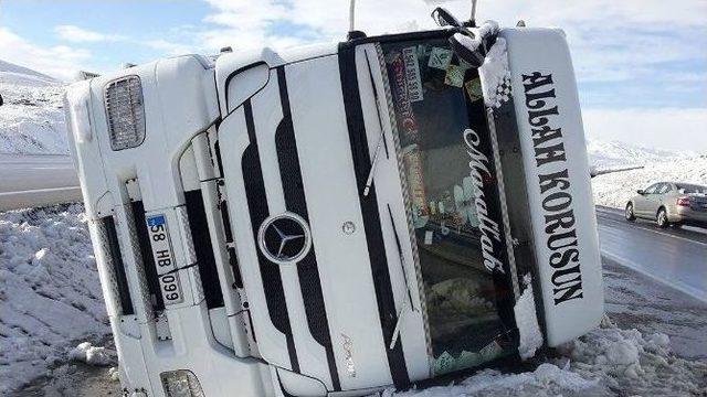 Kar Yağışı Kazalara Neden Oldu 1