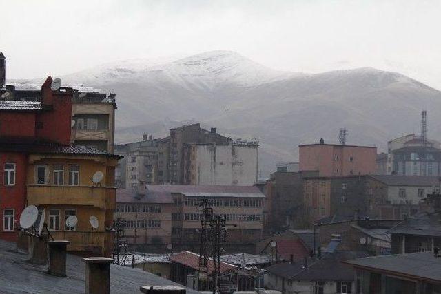 Yüksekova’da Sağanak Yağış