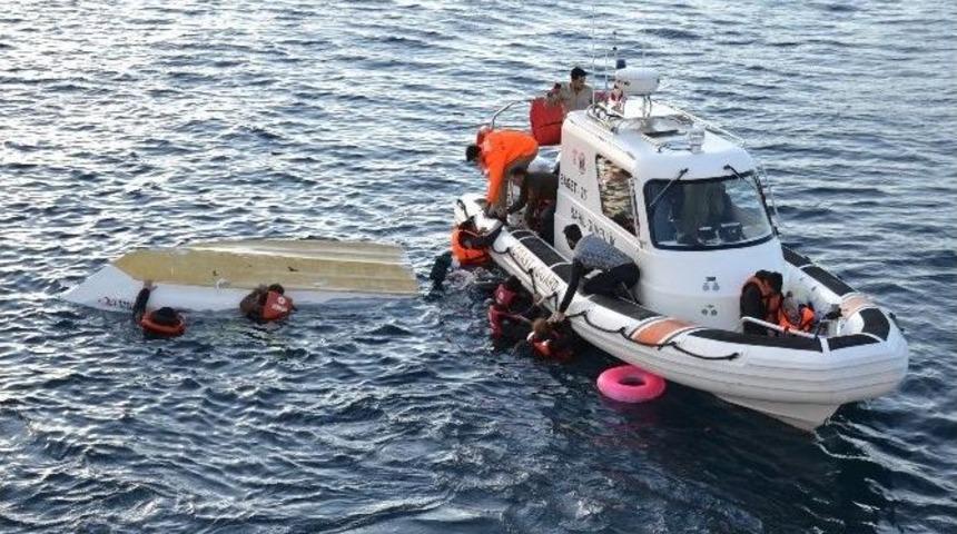 Sahil G&uuml;venlik 71 M&uuml;lteciyi &Ouml;l&uuml;mden Kurtardı