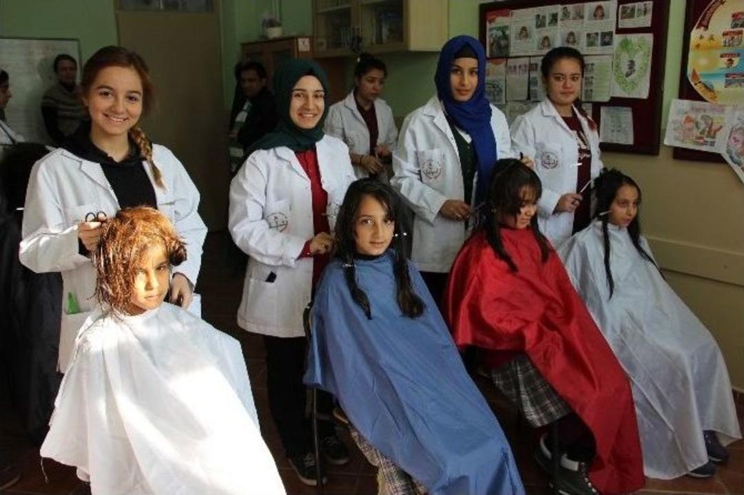 Okul Sıralarında Tıraş Oldular