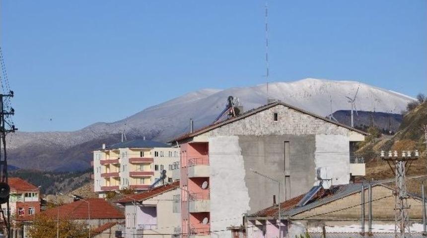 Sincik İl&ccedil;esine Yılın İlk Karı D&uuml;şt&uuml;