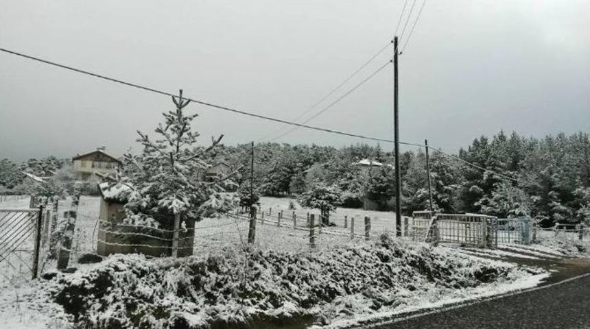 Niksar Çamiçi Yaylası Beyaza Büründü