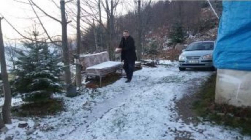 Sakarya&rsquo;da Yılın İlk Karı Keremali Dağı&rsquo;na D&uuml;şt&uuml;