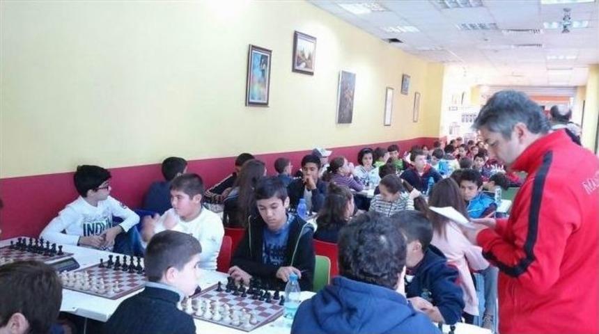 Satrancın Şah Ve Vezirleri &Ccedil;ocuk Evlerinden