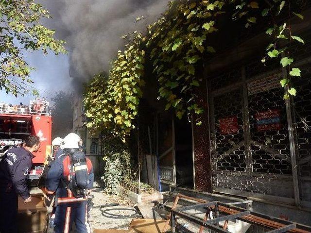 Kadıköy’de Yangın Paniği