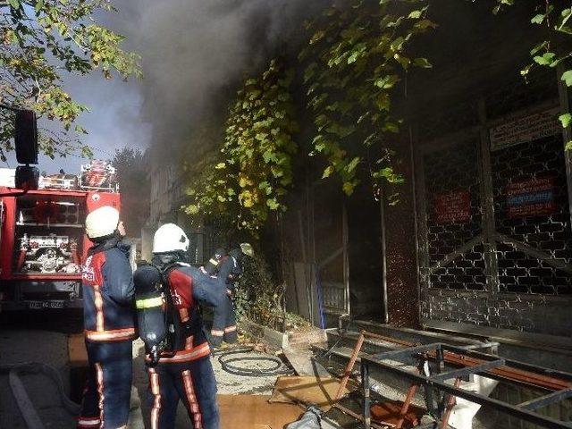 Kadıköy’de Yangın Paniği