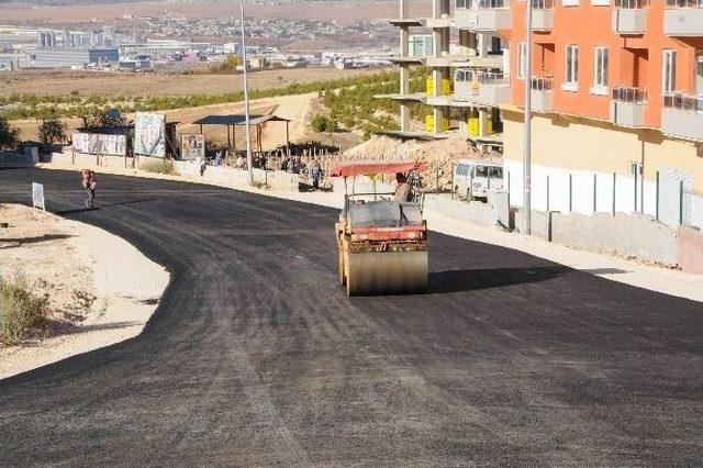 Beykent’te Açılan Yeni Yollar Asfaltlanıyor