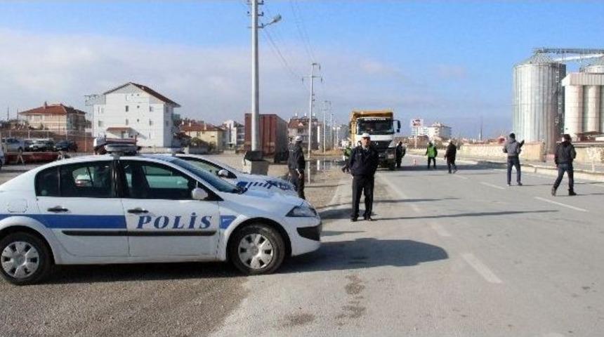 Karaman Polisinden Kar Lastiği Uygulaması