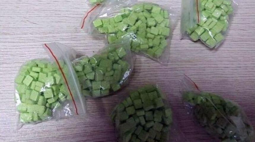 Bebek Bezlerine Sakladıkları Uyuşturucu Haplarla Yakalanan Zanlılar Tutuklandı