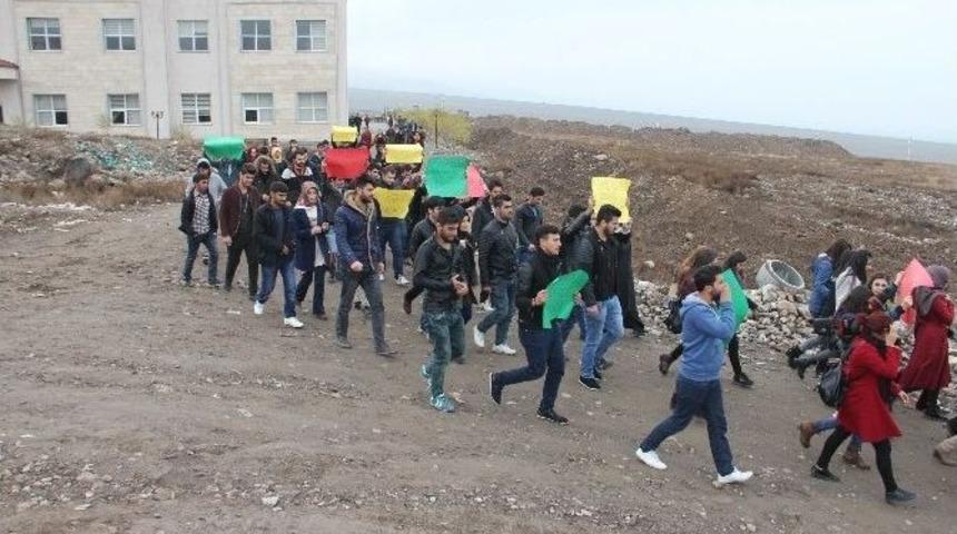 &Ouml;ğrenciler El&ccedil;i&rsquo;nin &Ouml;ld&uuml;r&uuml;lmesini Kınadı