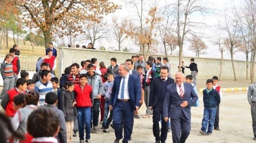 Başkan Şaniner Öğrencileri Sevindirdi