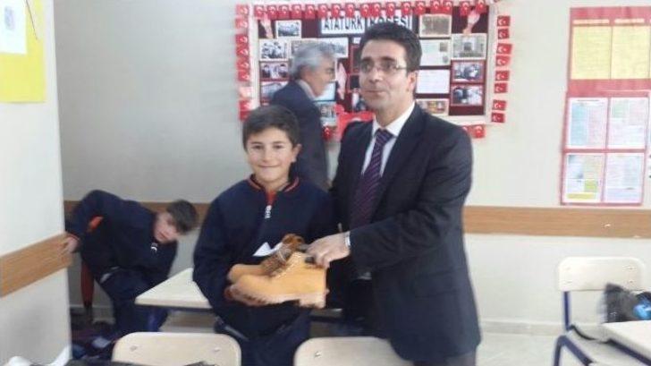 Öğrencilere Bot Ve Giyim Yardımı G1